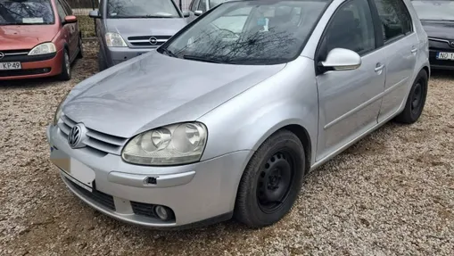 VOLKSWAGEN Golf -