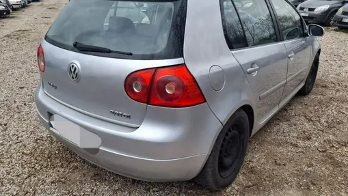 VOLKSWAGEN Golf -