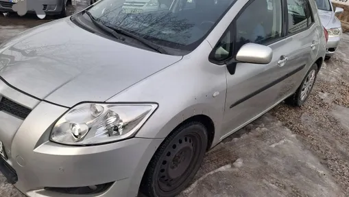 TOYOTA Auris -