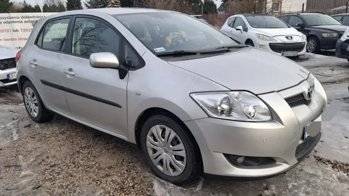 TOYOTA Auris -
