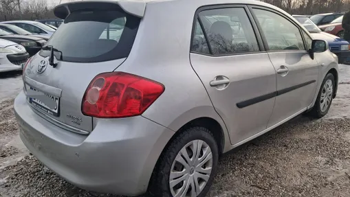 TOYOTA Auris -