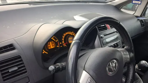 TOYOTA Auris -