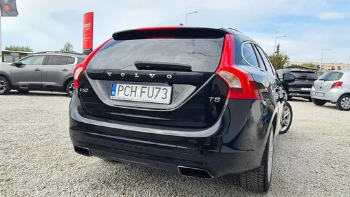 VOLVO V60 -