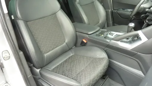 PEUGEOT 3008 -