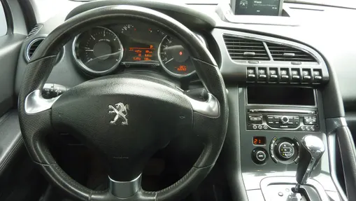 PEUGEOT 3008 -