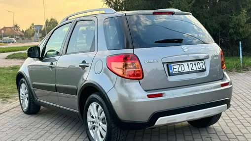 SUZUKI SX4 -