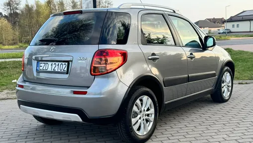 SUZUKI SX4 -
