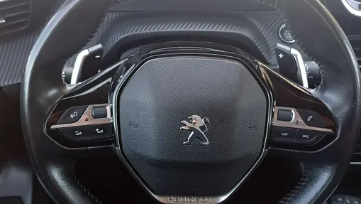 PEUGEOT 208 -