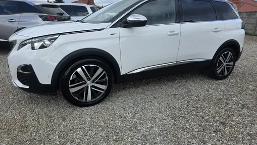 PEUGEOT 5008 -