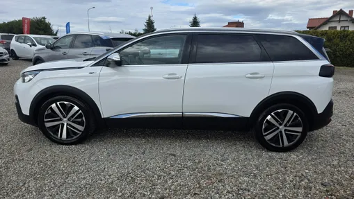 PEUGEOT 5008 -