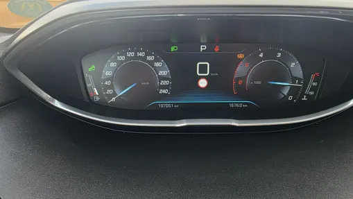 PEUGEOT 5008 -