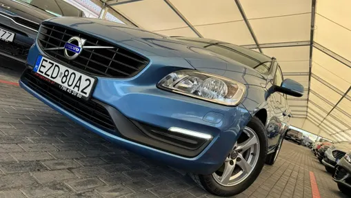 VOLVO V60 -