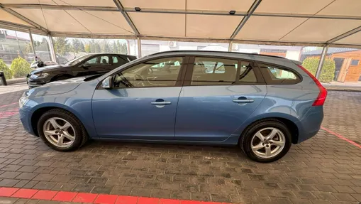 VOLVO V60 -