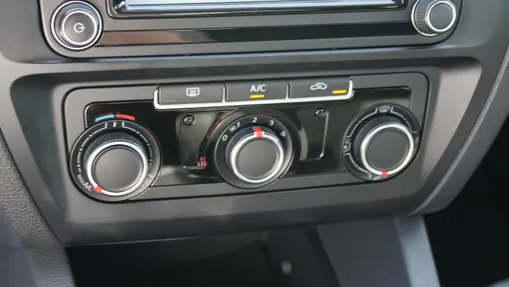 VOLKSWAGEN Jetta -