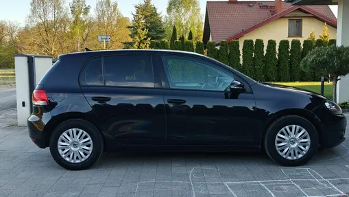 VOLKSWAGEN Golf -