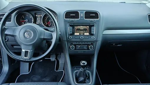 VOLKSWAGEN Golf -
