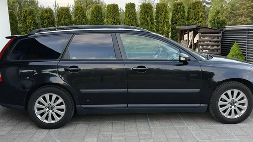 VOLVO V50 -