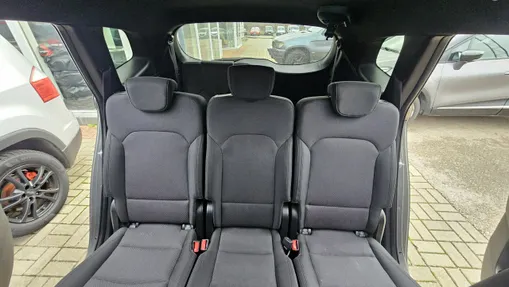 KIA Carens -