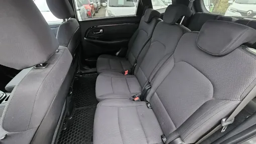KIA Carens -