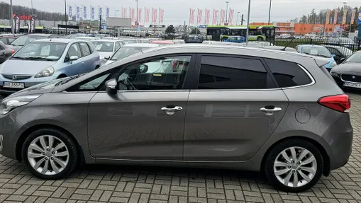 KIA Carens -