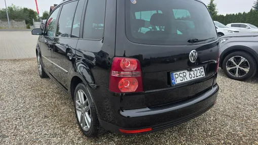 VOLKSWAGEN Touran -