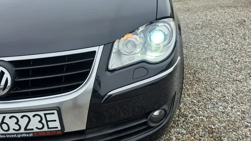 VOLKSWAGEN Touran -