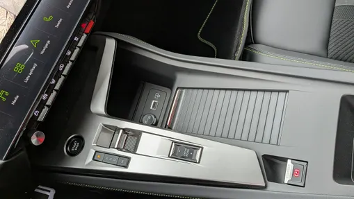 PEUGEOT 408 -