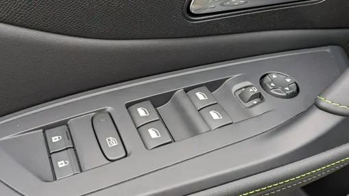 PEUGEOT 408 -