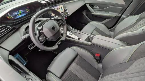 PEUGEOT 408 -