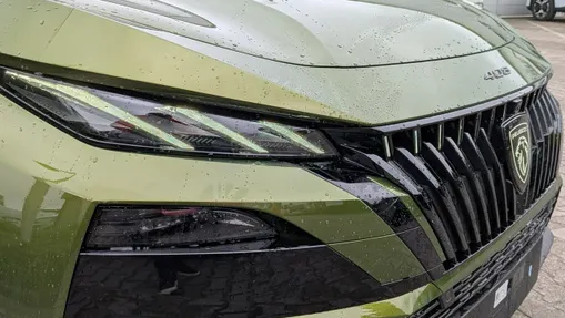 PEUGEOT 408 -