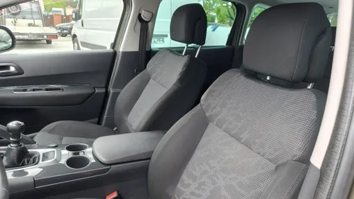 PEUGEOT 3008 -