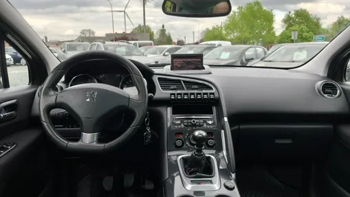 PEUGEOT 3008 -