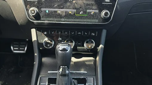 SKODA Superb -