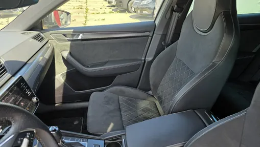 SKODA Superb -