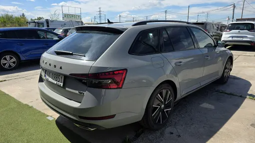 SKODA Superb -