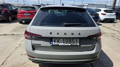SKODA Superb -