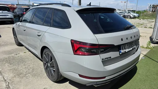 SKODA Superb -