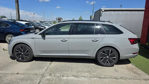 SKODA Superb -