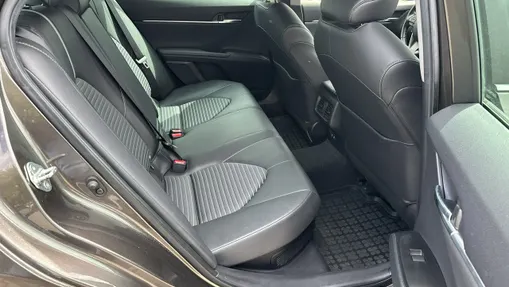 TOYOTA Camry -