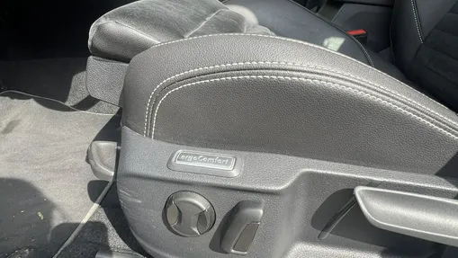 VOLKSWAGEN Passat -