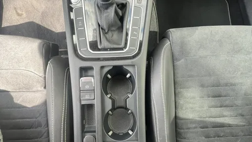 VOLKSWAGEN Passat -