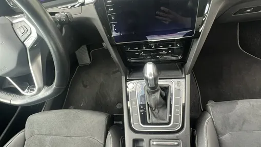 VOLKSWAGEN Passat -