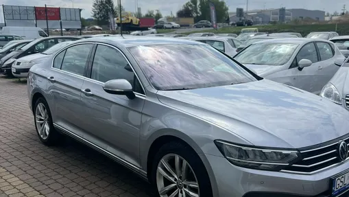 VOLKSWAGEN Passat -