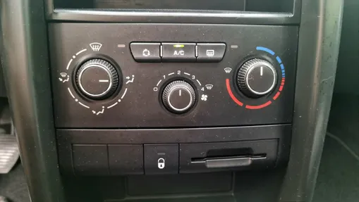 PEUGEOT 207 -