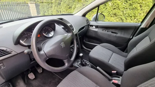 PEUGEOT 207 -