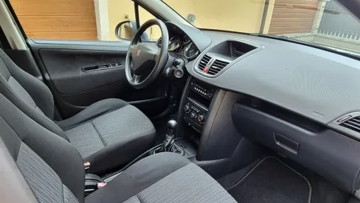PEUGEOT 207 -
