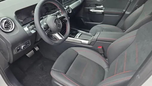 MERCEDES-BENZ GLB GLB 200 d AMG Line 8G-DCT