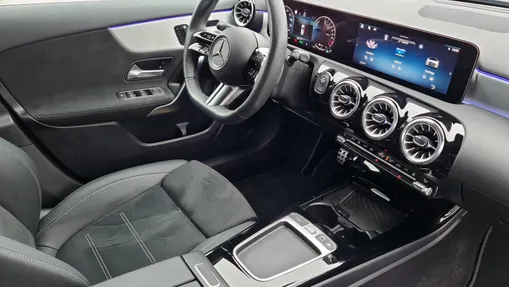 MERCEDES-BENZ A Klasa A 250 e PHEV AMG Line 8G-DCT