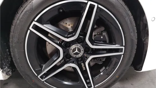 MERCEDES-BENZ A Klasa A 220 4-Matic AMG Line 8G-DCT