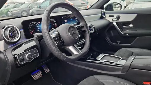 MERCEDES-BENZ A Klasa A 250 e PHEV AMG Line 8G-DCT